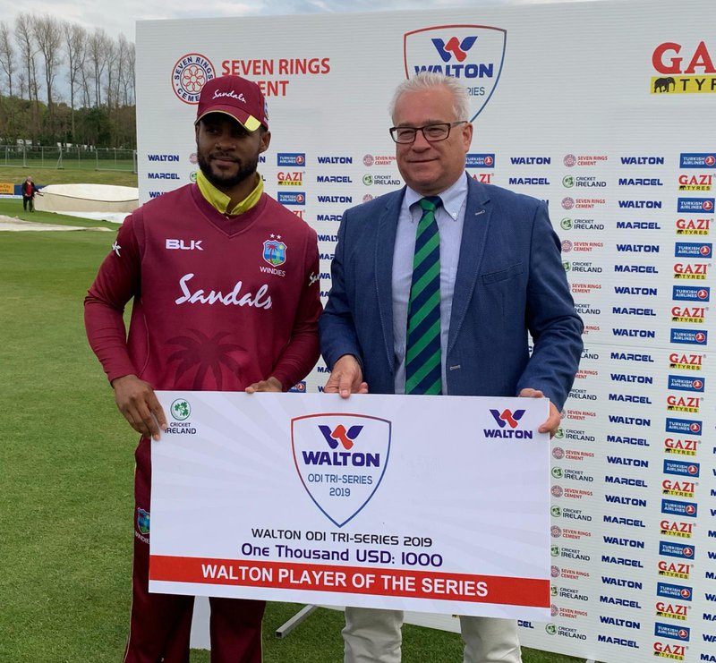 SHAI HOPE RECEIVES POS AWARD.jpg